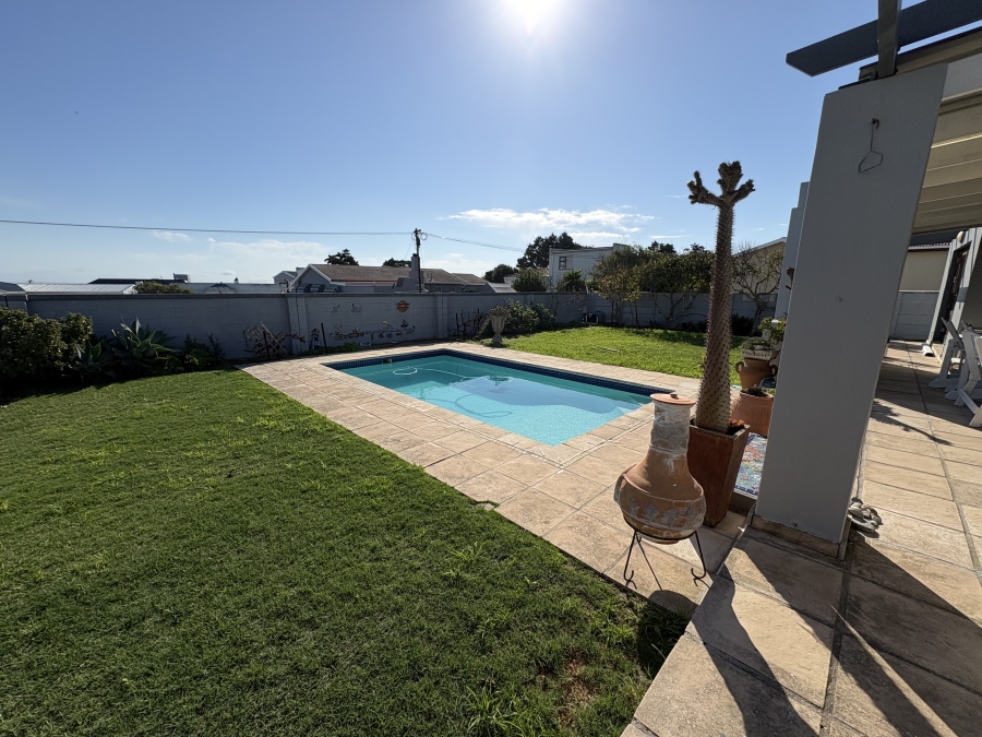 4 Bedroom Property for Sale in Yzerfontein Western Cape